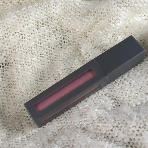 KAB Cosmetics Lip Gloss in Peach Cobbler, 5g/0.17fl oz - Picture 2 of 5